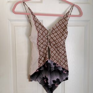 Acacia Kokomo one piece size P  (very old print)